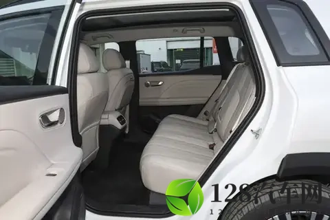 家用新能源SUV新选择 广汽埃安i60到店实拍，多方位体验-3