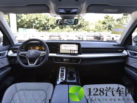2026款大众揽巡售价2429万起，大尺寸车身依旧霸气，配20T四驱-3