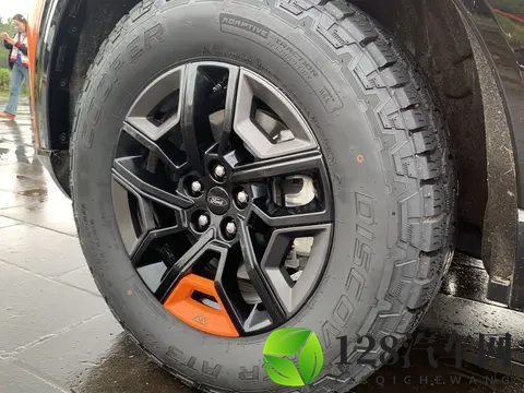 全新福特探险者昆仑穿越版上市，出厂即改装，圆城市佬的越野梦-3