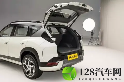 12万的新款北京现代E0羿欧，值不值得入手？-2