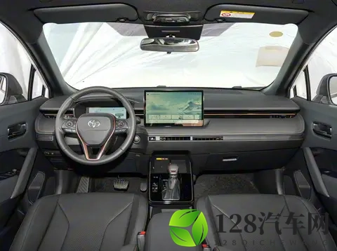 2026款广汽丰田锋兰达稳重、大气，配置丰富，驾驶辅助系统完善-1