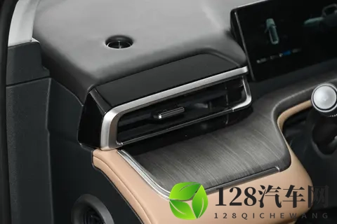 试驾广汽埃安i60增程版：解决增程车三大痛点，价格亲民-2