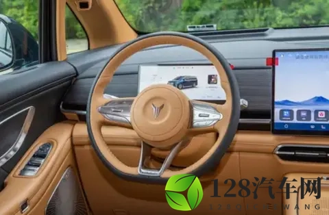 26款岚图梦想家告别“路怒症”与“停车慌”,家庭出行增强信心-1