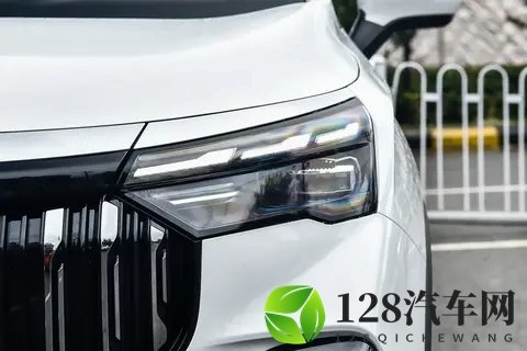 换装直瀑式前脸格栅，升级Flyme车机，第三代吉利豪越L实车亮相-2