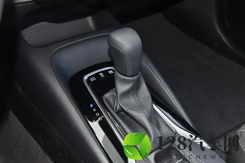 卡罗拉智能电混双擎购车手册，哪款更适合你？-3