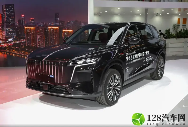 顶配带四驱！红旗HS6插混版广州亮相，预售1788万起-1