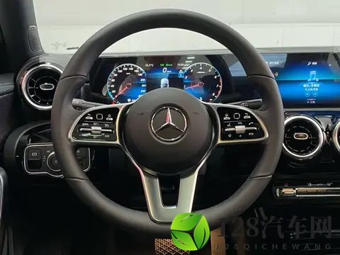 一手奔驰A级：2年亏10万，代步练手好选择！-3