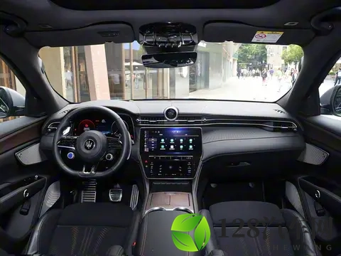 玛莎拉蒂豁出去了！从8988万跌至3588万，小米YU7危险了？-1