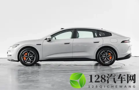 长安启源A06深度试驾：全方位考量，满足全家出行需求-3