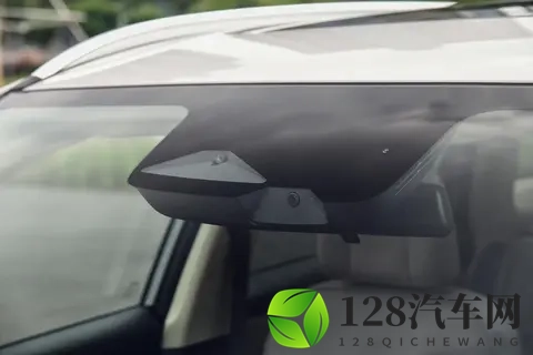 第三代蓝电 E5 PLUS 预售 1198 万起，230km 续航 + 四驱，家庭用户狂喜-1