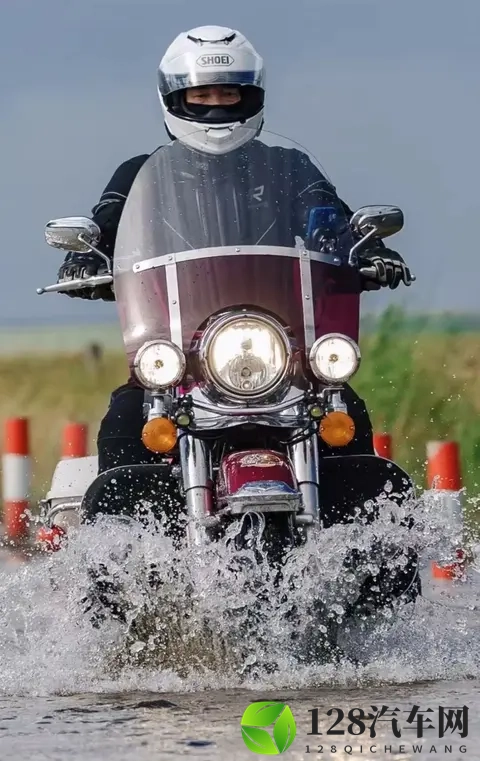 30多年前南京最著名的“扭亏能手”今何在？钟沛：如今我是一名哈雷车手-3