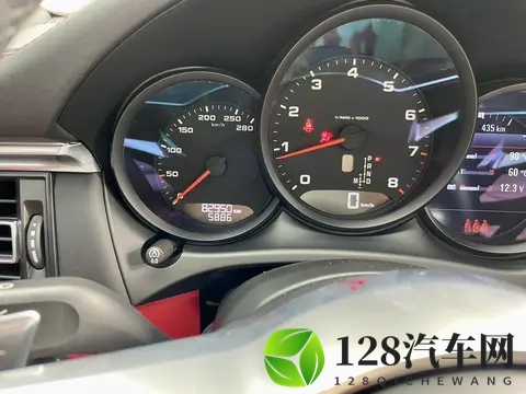 25万不到！圆你保时捷梦，20款白色Macan开回家-2