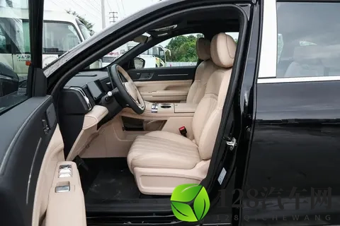 15万级插混大七座SUV，山海L7PLUS适合家庭出行-2