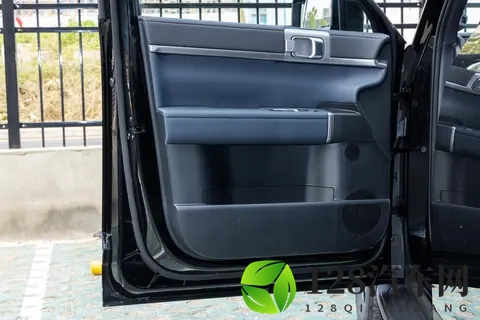 方程豹钛7四驱Ultra版：2198万元的智能性能旗舰-3