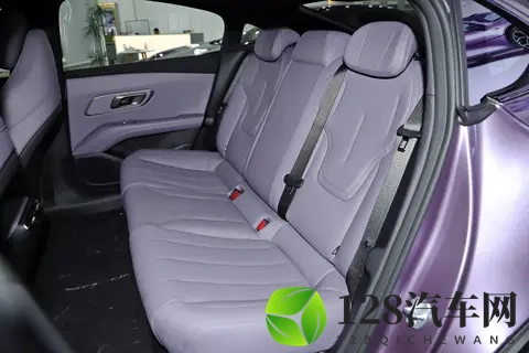 从驾控到续航全拉满！深蓝 L06 入门即满配，1399 万起诚意十足-3