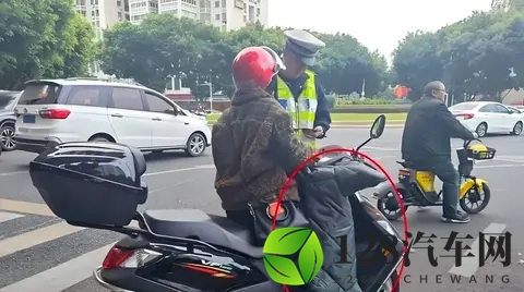 12月1日起,电动车、摩托车、三轮车上路“2要3不要”,车主注意-3