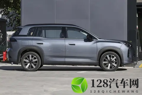 增程车痛点终结者！埃安 i60 预售 1X 万，动力油耗静音全拿捏-3