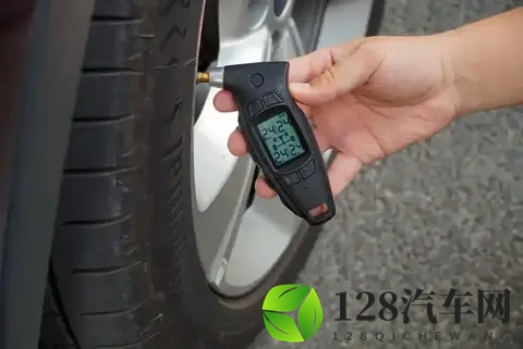 冬季胎压调到这个数最安全！很多老司机都搞错了！-3