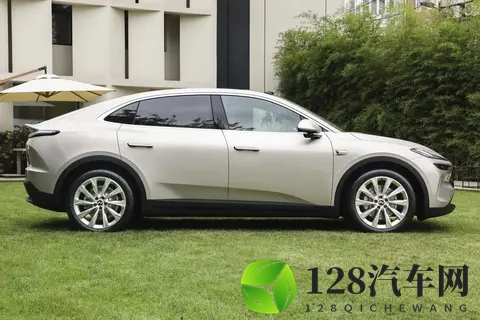 25万级纯电SUV怎么选?这款新车续航超740km,还带免费换电-2