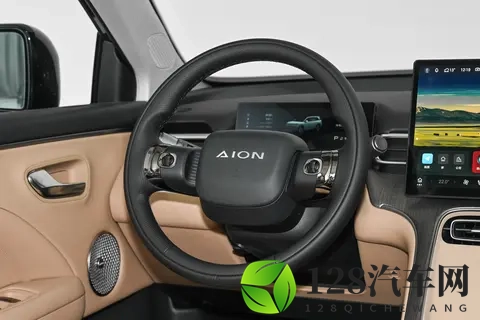 新手司机探店新车！埃安i60增程版，这款车有哪些亮眼看点？-2