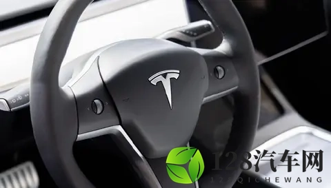 特斯拉FSD更新将解决行驶卡顿问题-1