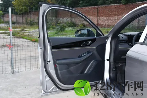 邂逅领克03：一台让日常通勤也充满悸动的运动轿车-3