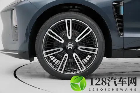 重塑格局:蔚来ET9如何以全栈自研定义新一代行政旗舰-3