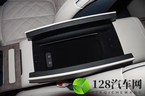 来ET9地平线版深度体验：行政旗舰的“科技感”是噱头还是硬实力-3