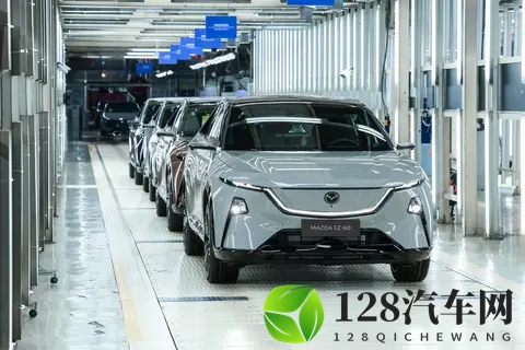 同步出口海外,马自达EZ-60亮相央视“第一发布”,1199万起值吗-1