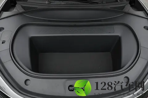 不止代步！阿维塔 12 皇家剧院版，把私人剧院搬进车里-2