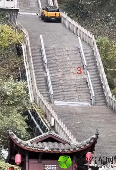 奇瑞试驾撞坏景区护栏，高管预告挑战没人认账，后续进展牵动人心-1