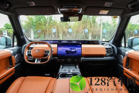 30 万级能渡水的方盒子!奇瑞新SUV 空悬+四驱,馈电油耗 795L-3