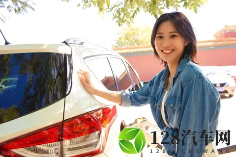 新能源车月销量首次超越燃油车,背后是3个不可逆的残酷真相-1