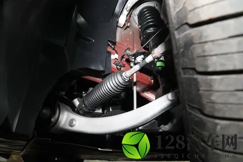 1898万元起，标配800V+8295芯片，2025款星纪元ES适合谁？-2