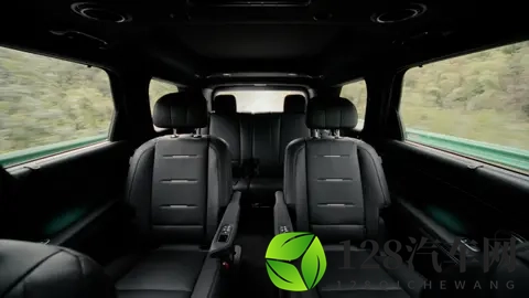 满油续航超 1000km！帕里斯帝 6_7 座布局，家庭出行太香了-3