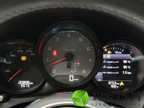 2019年上牌保时捷Macan S，红色战袍，238万圆梦跑车-3