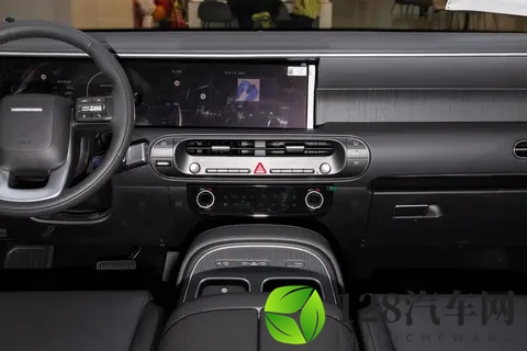 带娃长途不费妈！帕里斯帝大七座 + 697L 油耗，家庭党狂喜！-1