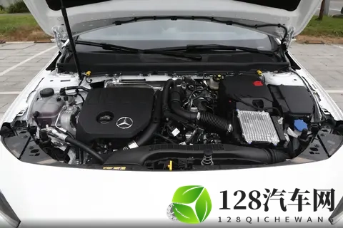 差价244万怎么选？奔驰A180L缺前后雷达，加2万换A200L，163马力-2