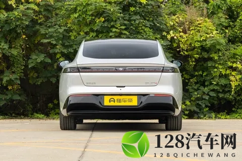 东风奕派eπ007+：新能源轿跑新风向，科技与实用齐飞-2