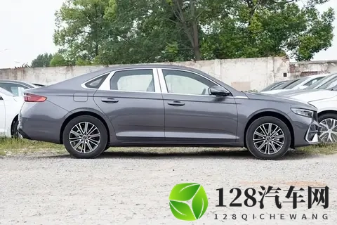 8155 芯片、家用空间，这台车能成为长线选手吗？-1