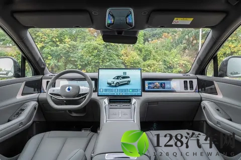 比亚迪又一力作！61L油耗+大6座，带你看腾势N8L-2