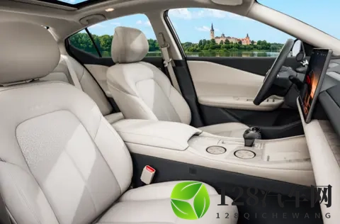 新威兰达1698万起！156英寸屏+鸿蒙系统-1