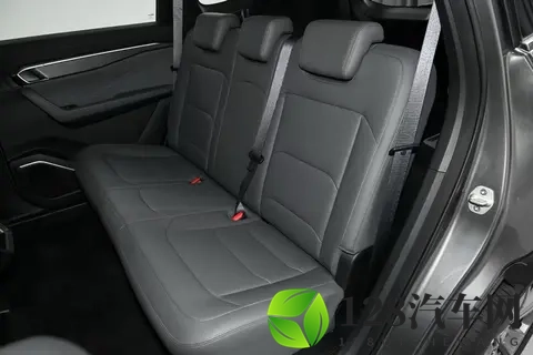 新增15T动力，新款吉利豪越L亮相，能否成为家庭出行新宠？-1