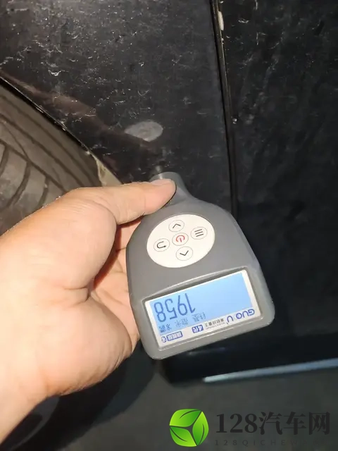 15万多拿下行政级座驾,18年一手奔驰E级香不香?-2