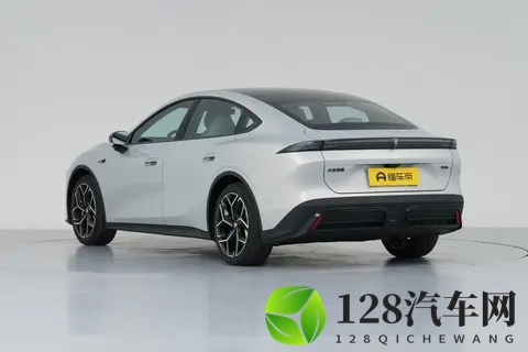 10 毫秒磁流变悬架 + 零重力座椅，深蓝 L06 太懂年轻人-3