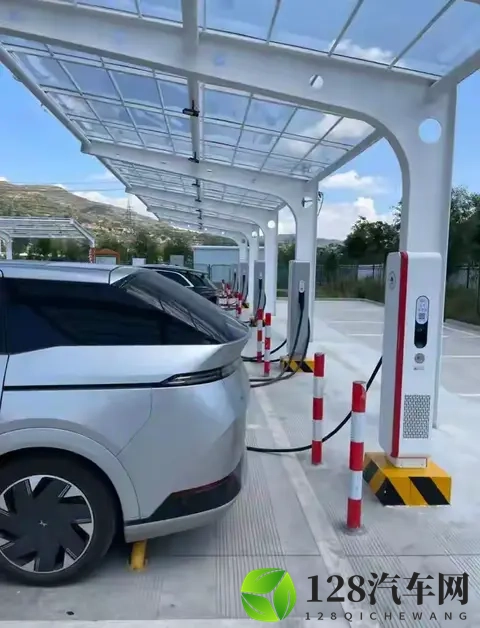 电池放着也衰减？开7年，电车寿命比油车短一半-3