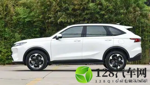 哈弗H6L亮剑！尺寸越级、动力炸裂，10万级中型SUV要掀桌子了-1