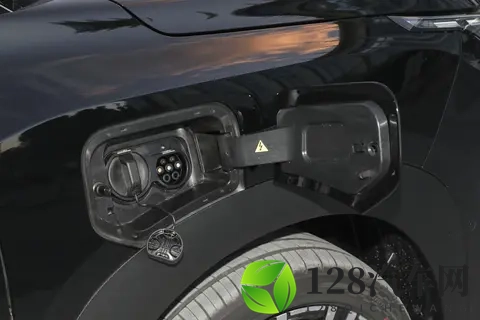 家用新能源SUV新选择！广汽埃安i60店内体验，不虚标不浮夸-1