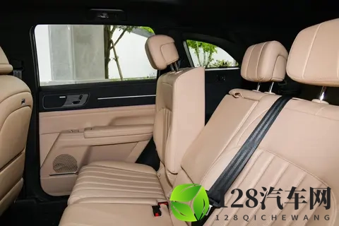 10万的价格区间里能找到这么一款七座车也是不容易的-1