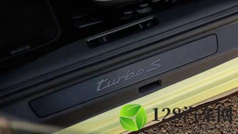 新911 Turbo S上路：地表最稳的疯子-1